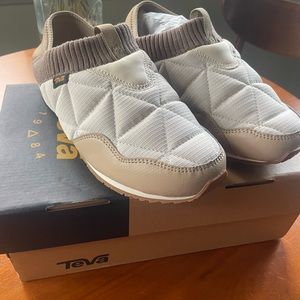 NWT- Reva ReEmber Slip Ons - whit/tan/brown- size 8